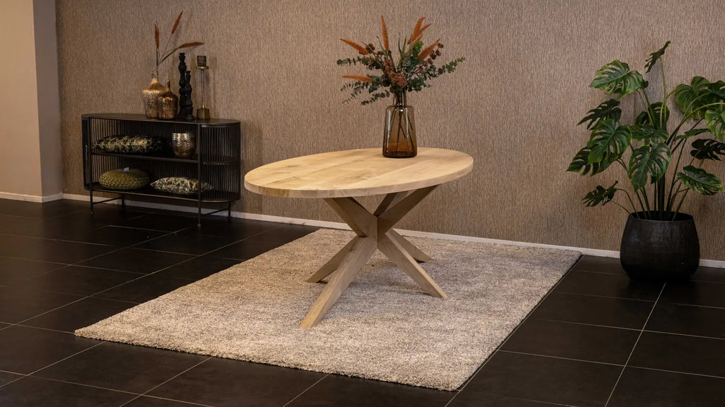 Massief eiken ovale eettafel met houten spin-poot