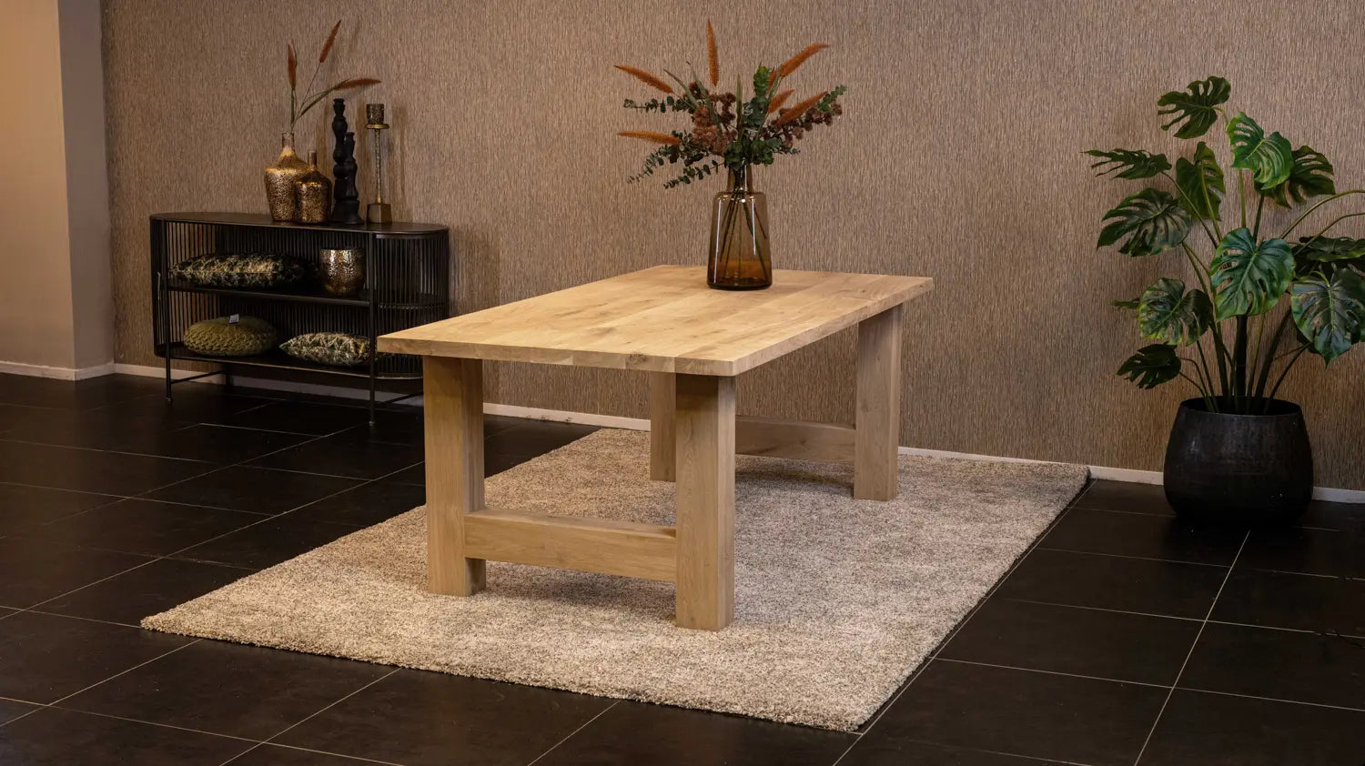 Massief eiken eettafel met rechte rand met houten H-poot