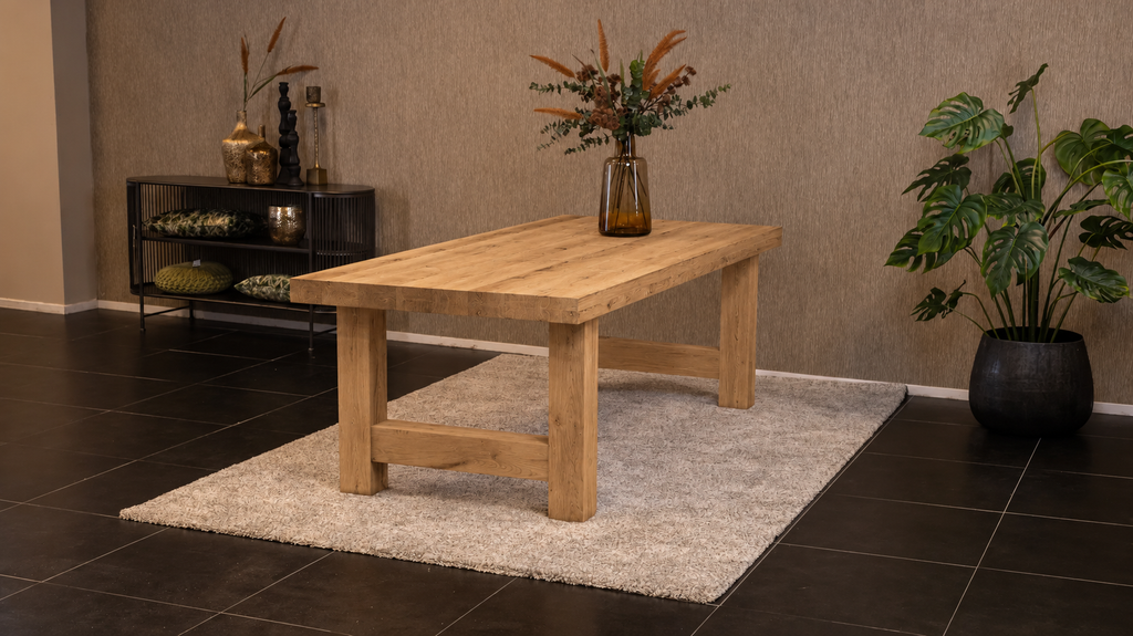 Massief eiken eettafel met rechte rand met houten H-poot