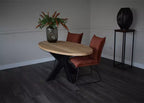 Massief eiken ovale eettafel met stalen spin-poot