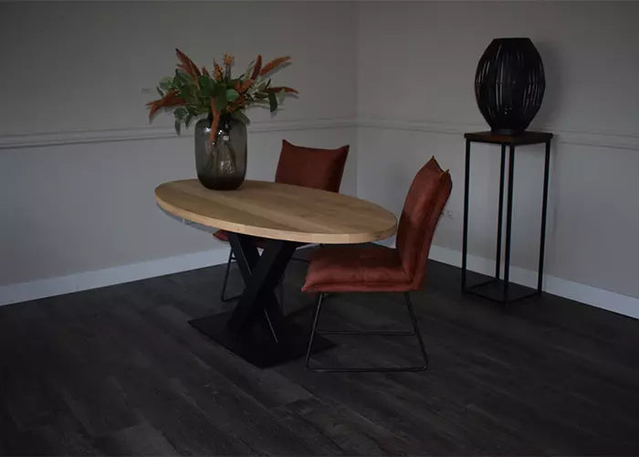 Massief eiken ovale eettafel met stalen V-poot